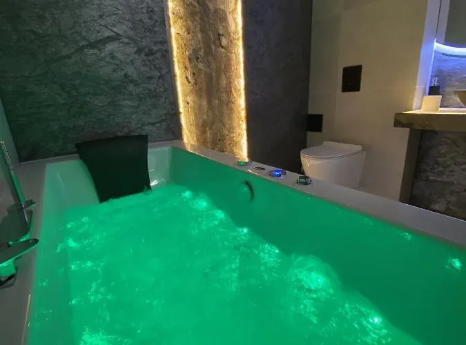 Silver Shine Jacuzzi